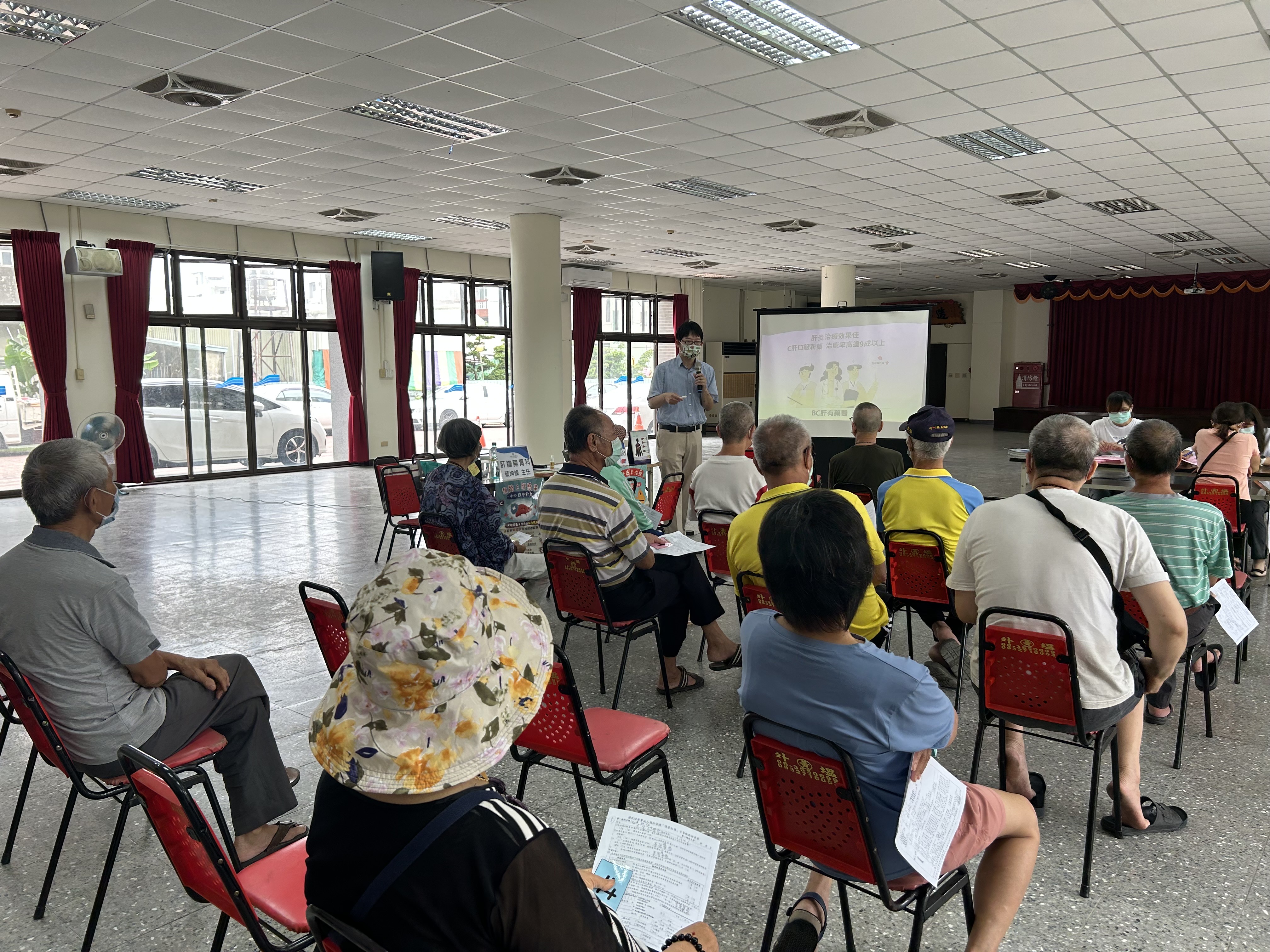 協會志工於社區衛教活動的合影